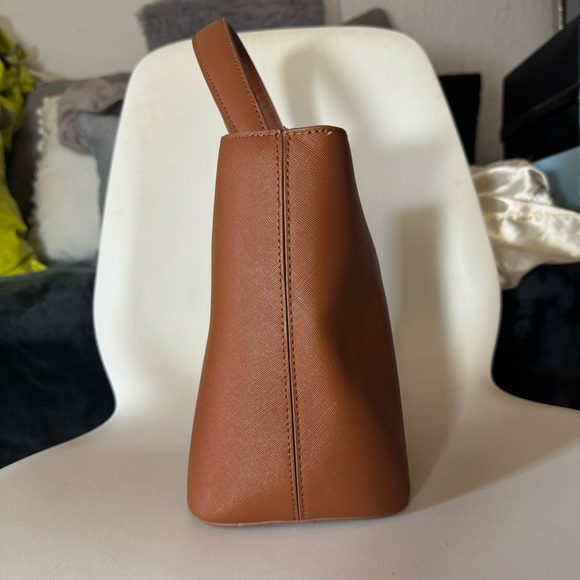 Forever21 Bucket like cross body bag - Picture 4 of 9